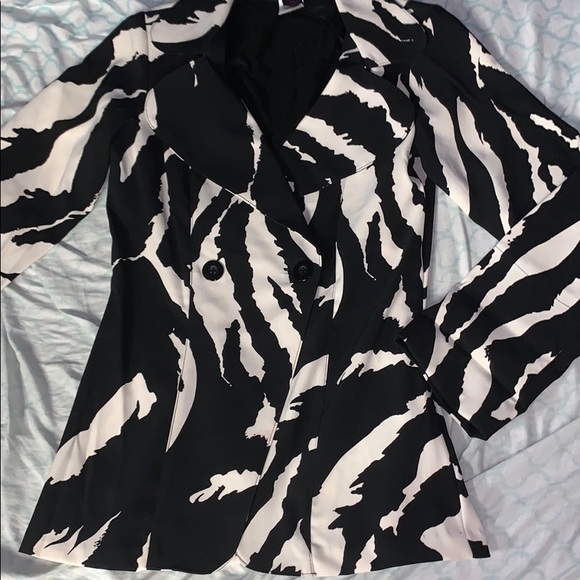 Wrapper Jackets & Blazers - Black and cream blazer